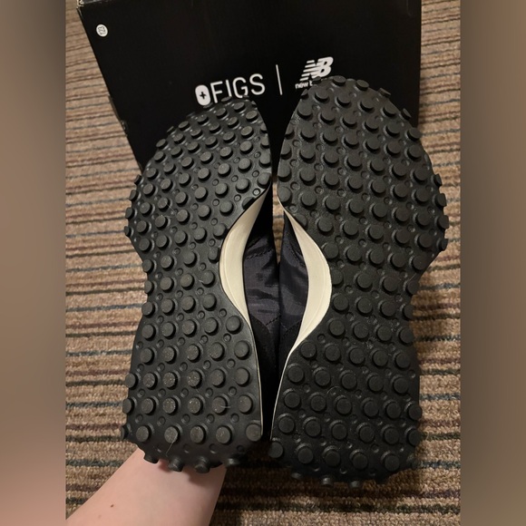 Figs x New Balance Black 327 - Picture 8 of 11